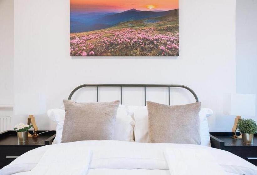 ホテル The Chapter Mayfair Residences