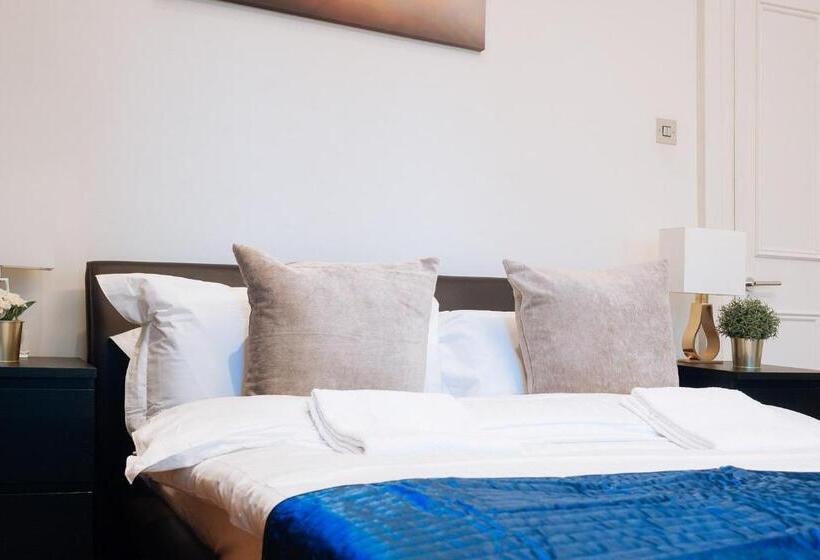 ホテル The Chapter Mayfair Residences