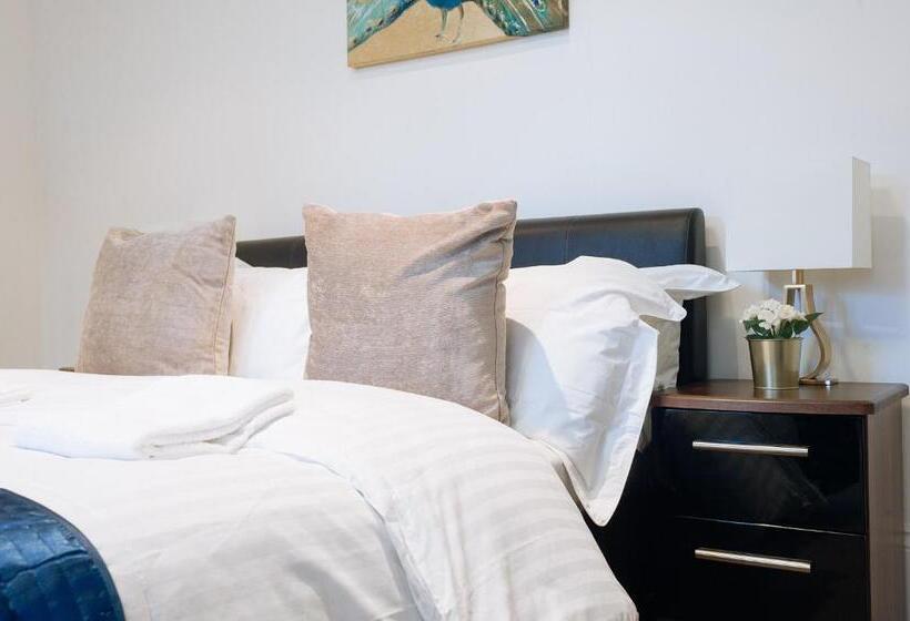 ホテル The Chapter Mayfair Residences