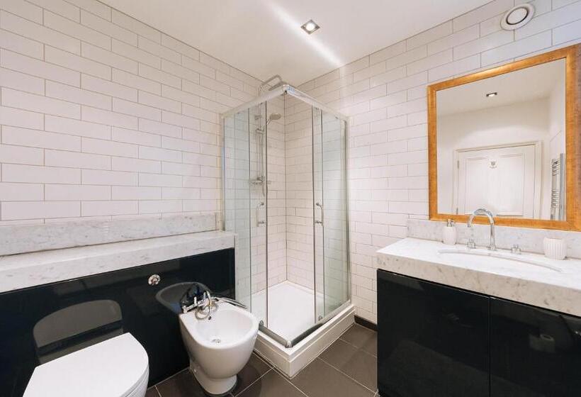 ホテル The Chapter Mayfair Residences