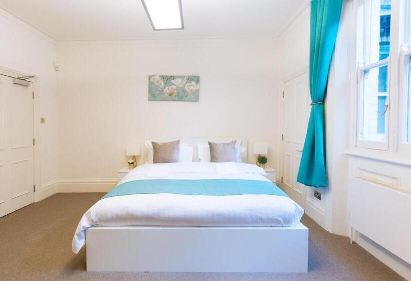 ホテル The Chapter Mayfair Residences