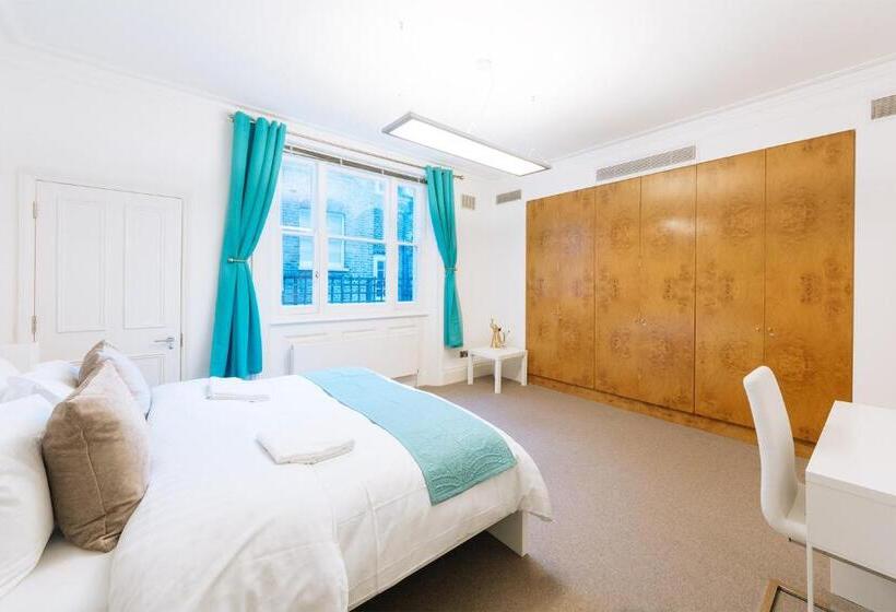 ホテル The Chapter Mayfair Residences