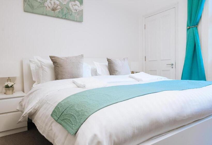 ホテル The Chapter Mayfair Residences