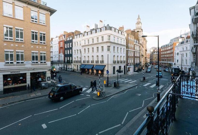 ホテル The Chapter Mayfair Residences