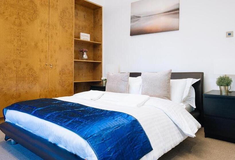 ホテル The Chapter Mayfair Residences