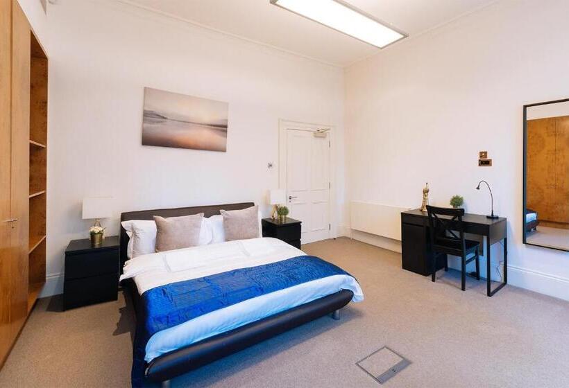 ホテル The Chapter Mayfair Residences