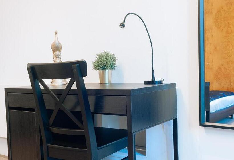 ホテル The Chapter Mayfair Residences