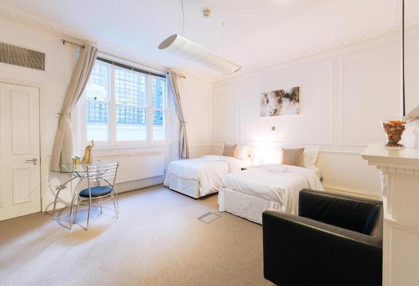 ホテル The Chapter Mayfair Residences