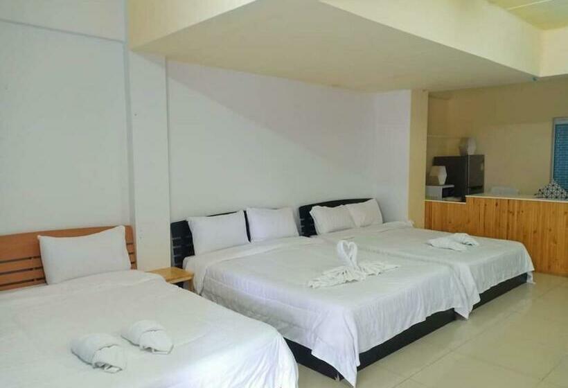 펜션 Ban Rim Lay Bangsaen Hotel