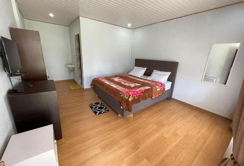 פנסיון Marroan Acc