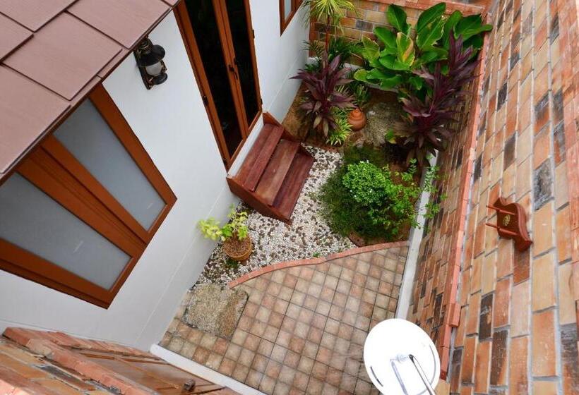 Pingchan Koh Phangan Beachfront Resort