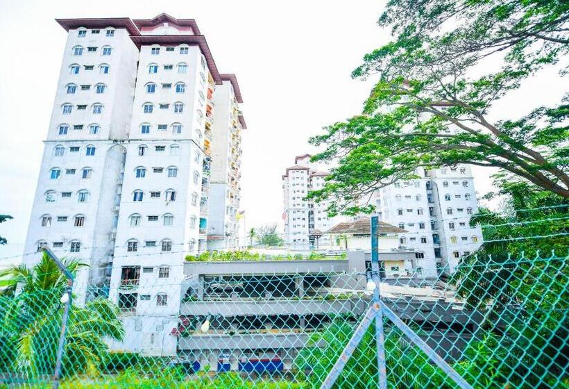 Отель Oyo 90398 Sunshine Bay Resort Port Dickson Private Condo