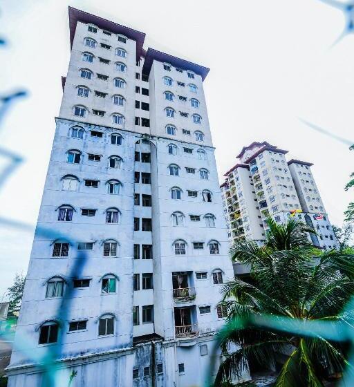 Отель Oyo 90398 Sunshine Bay Resort Port Dickson Private Condo