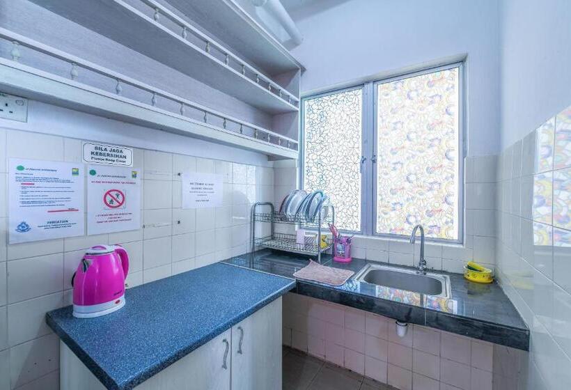 Отель Oyo 90398 Sunshine Bay Resort Port Dickson Private Condo