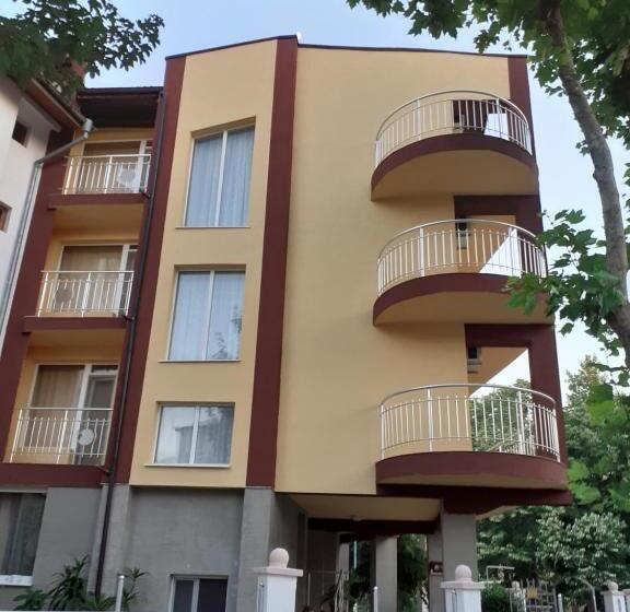 פנסיון Guest House Kostovi