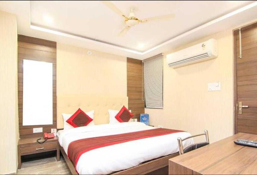 Collection O Hotel Pal Avadh