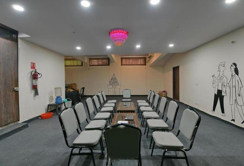 ホテル Admire Inn Atta Market, Noida Sector 18