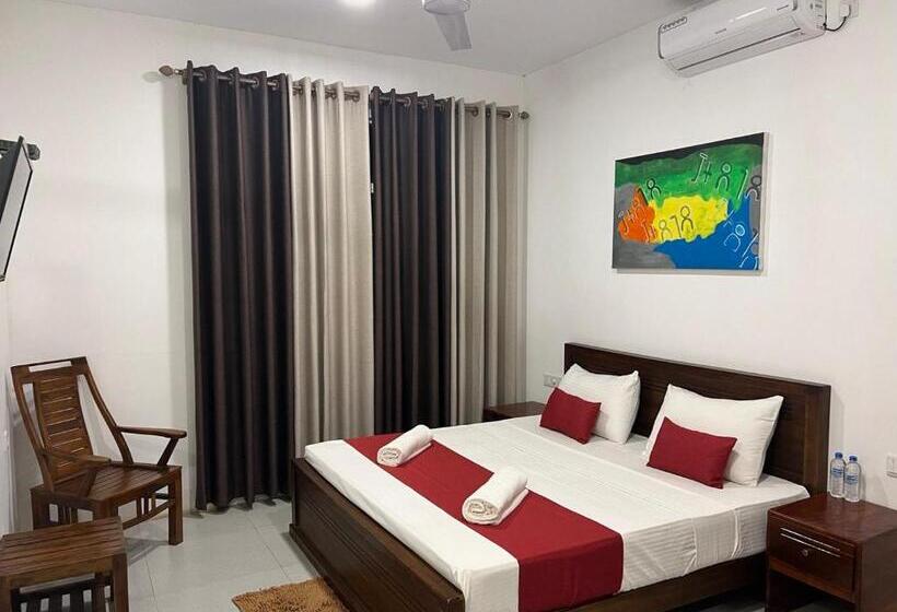 Отель Saffron Lake Yala