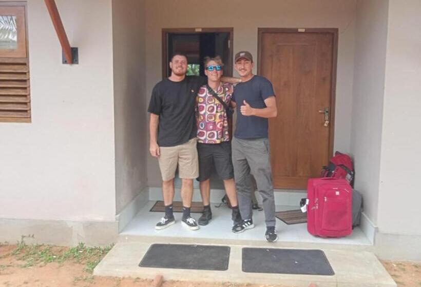 Отель Saffron Lake Yala