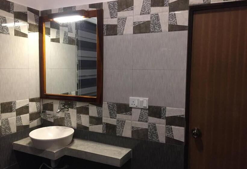 Отель Saffron Lake Yala