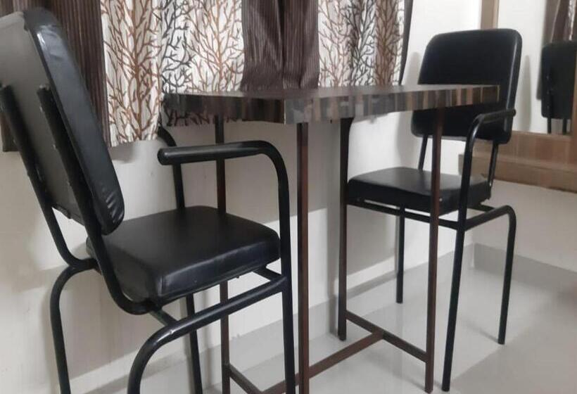 ホテル Staymaker Marvel Residency