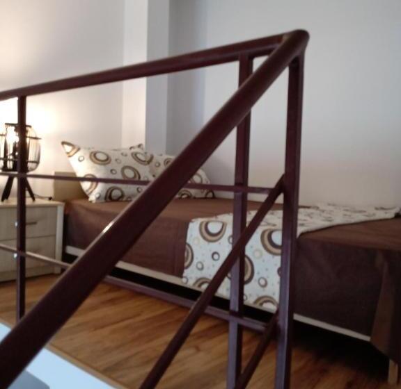 ペンション Guest House аnestievi