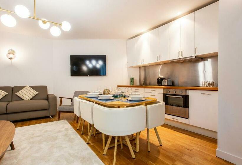 Wonderful Home In Paris