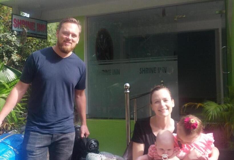 Общежитие Shrine Inn