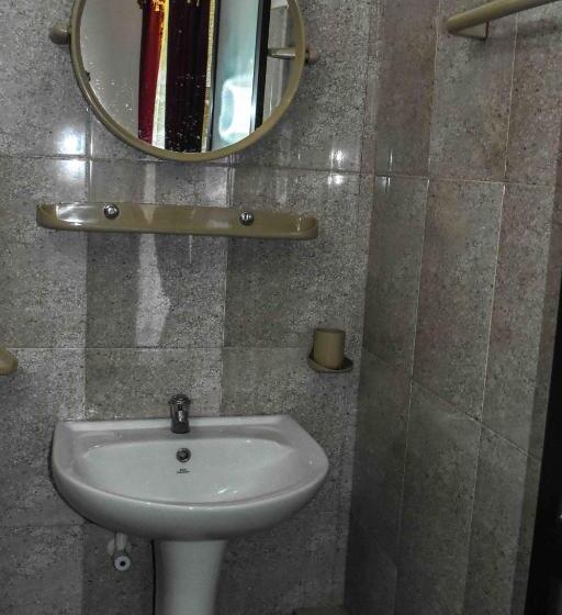 Общежитие Shrine Inn