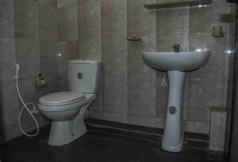 Общежитие Shrine Inn