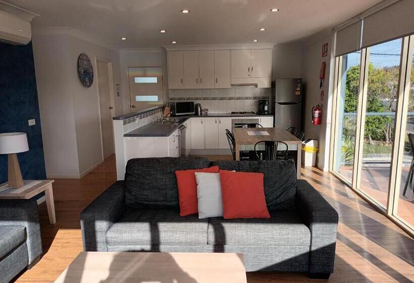 Grandeur Holiday Units