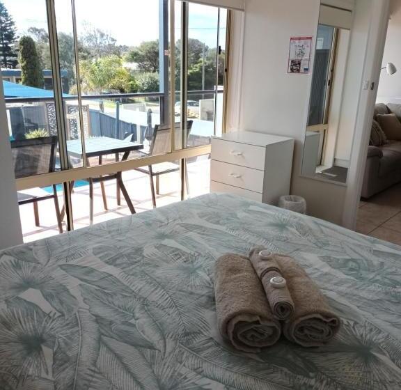 Grandeur Holiday Units