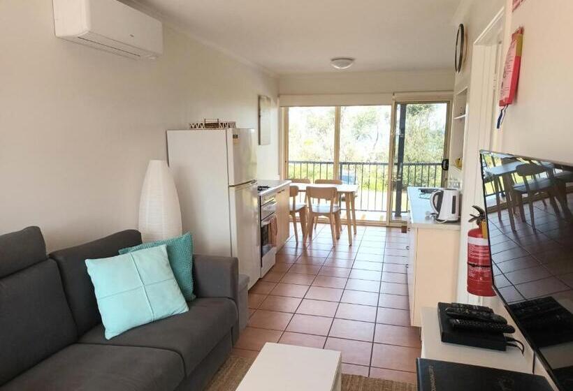 Grandeur Holiday Units