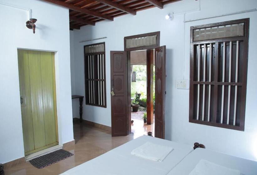 Отель Malayalam Lake Resort