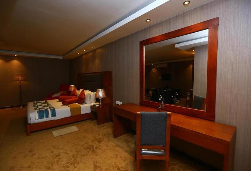 Отель Peradeniya Rest House