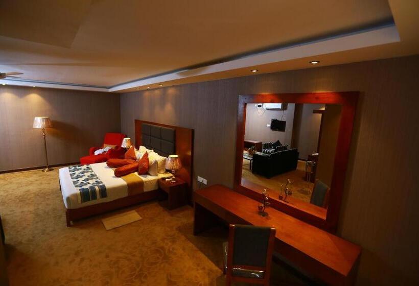 Отель Peradeniya Rest House