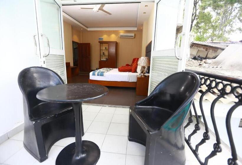 Отель Peradeniya Rest House
