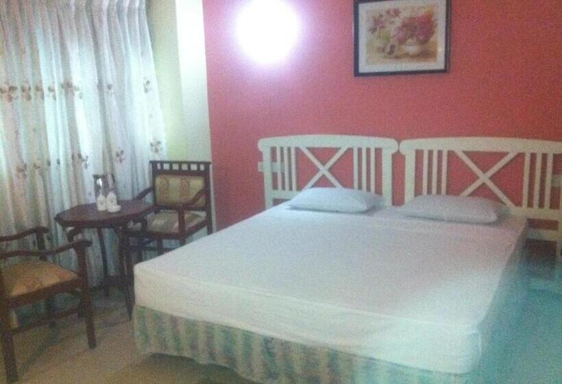 Отель Peradeniya Rest House