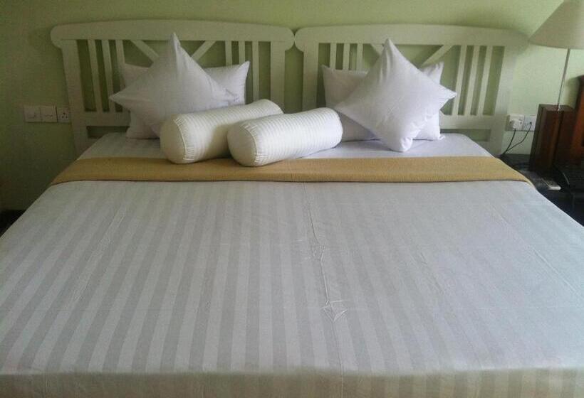Отель Peradeniya Rest House