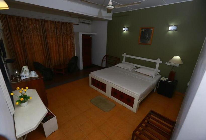 Отель Peradeniya Rest House