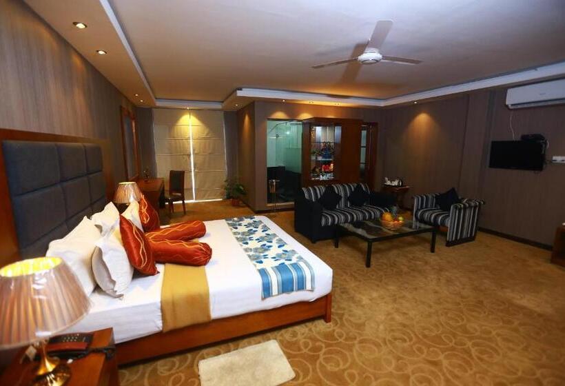 Отель Peradeniya Rest House