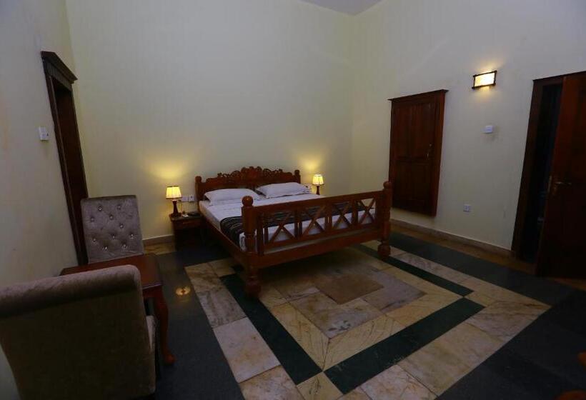 Отель Peradeniya Rest House