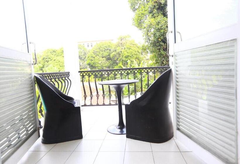 Отель Peradeniya Rest House