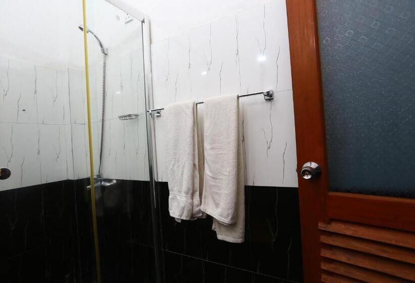 Отель Peradeniya Rest House