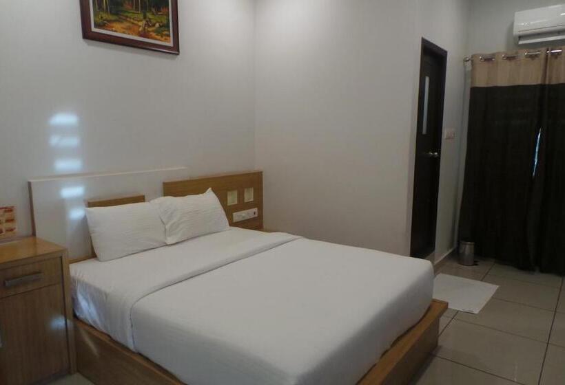 هتل Saas Residency