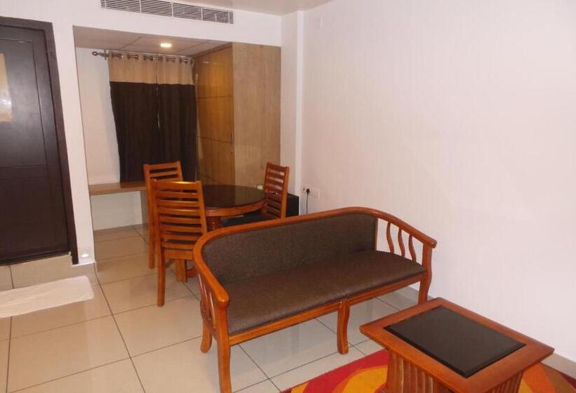 هتل Saas Residency