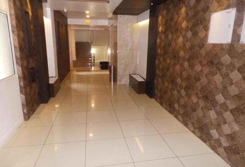 هتل Saas Residency