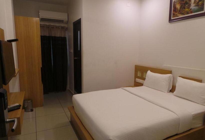 هتل Saas Residency