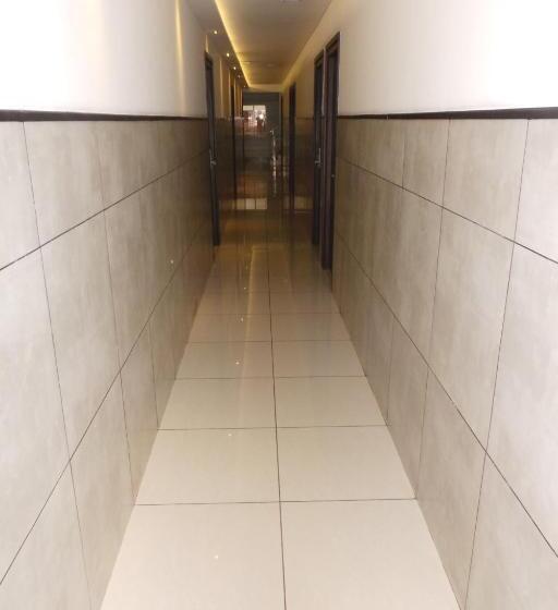 هتل Saas Residency