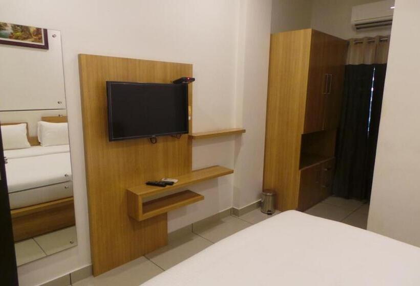 هتل Saas Residency